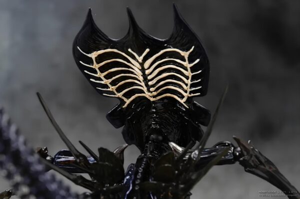 Figurka Królowej Obcych z filmu Obcy 32 cm realistyczna kolekcjonerska postać z serii filmów Alien - obrazek 7