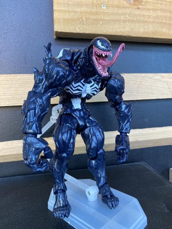 Figurka Venoma, figurka symbionta Venoma 18 cm, kolekcjonerska - obrazek 4