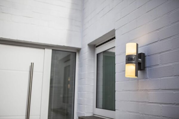Zewnętrzna lampa LED z czujnikiem ruchu 12m/180° energooszczędna lampa SEBSON elewacyjna z sensorem - obrazek 3