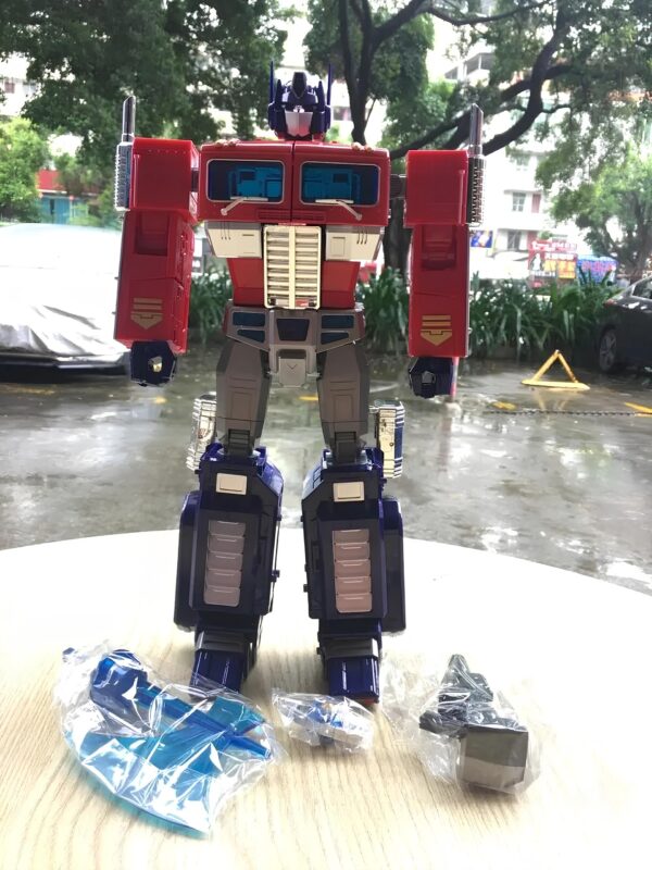 Duży Robot samochód, Auto robot 2w1 MP-10 32 cm transformująca się zabawka robota i samochodu z ruchomymi elementami - obrazek 4