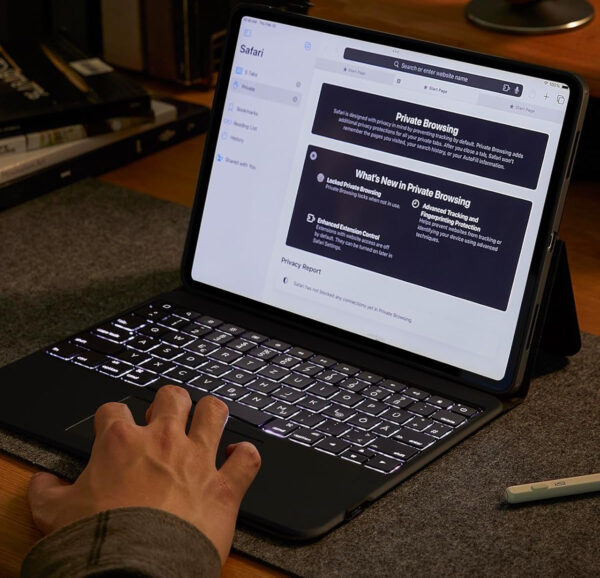 UŻYWANY Etui z klawiaturą ESR, QWERTZ, do iPad Pro 13 cali (M4) 2024 czarne - obrazek 4