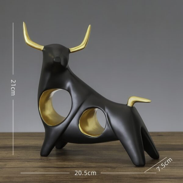 Czarna figurka byka RESTEQ do dekoracji wnętrz 205x75x210 mm - obrazek 2