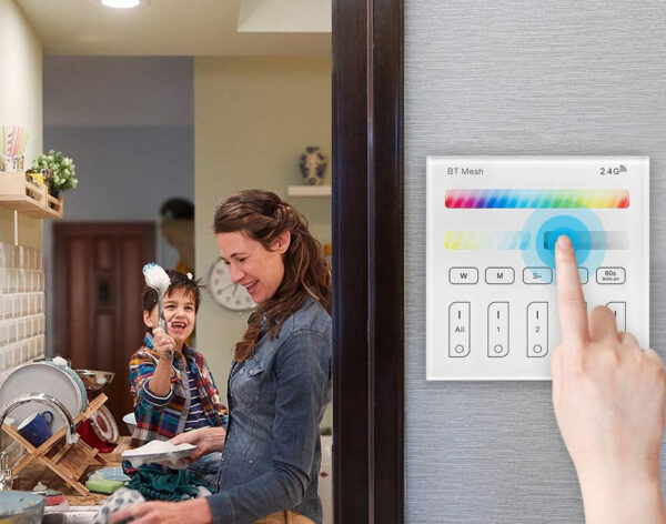 Zestaw Smart LED 9W 4" WiFi+BT 10 szt. panel dotykowy smart hub - obrazek 3