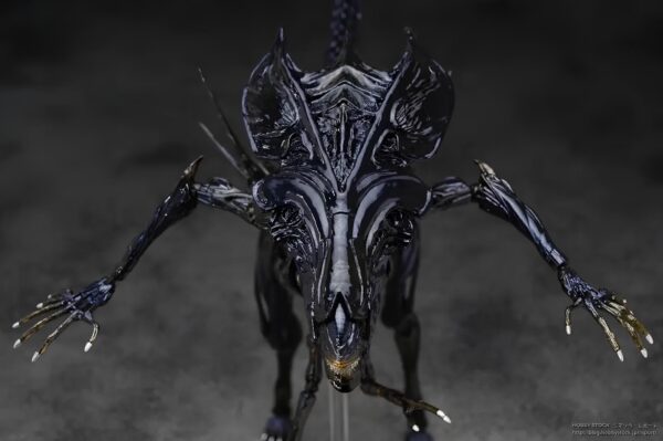 Figurka Królowej Obcych z filmu Obcy 32 cm realistyczna kolekcjonerska postać z serii filmów Alien - obrazek 8