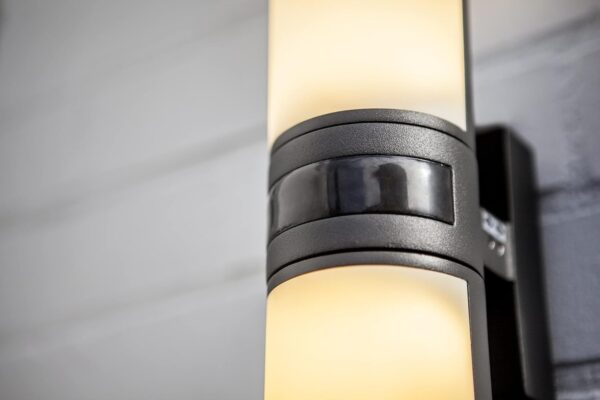 Zewnętrzna lampa LED z czujnikiem ruchu 12m/180° energooszczędna lampa SEBSON elewacyjna z sensorem - obrazek 2