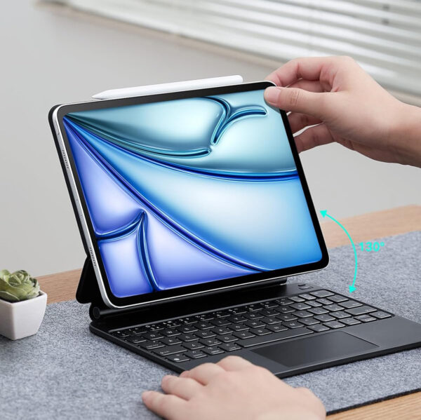 Czarne etui ESR 6B012A do iPada Air 11" (M2, 2024) z klawiaturą QWERTZ, powystawowy - obrazek 3