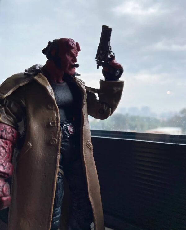 Figurka Hellboy Ron Pearlman 18cm ruchoma Hellboy 2 - obrazek 3
