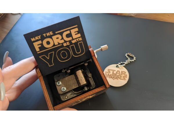Pozytywka Gwiezdne Wojny Star Wars ręczna pozytywka z melodią dla fanów serii i kolekcjonerów - obrazek 4