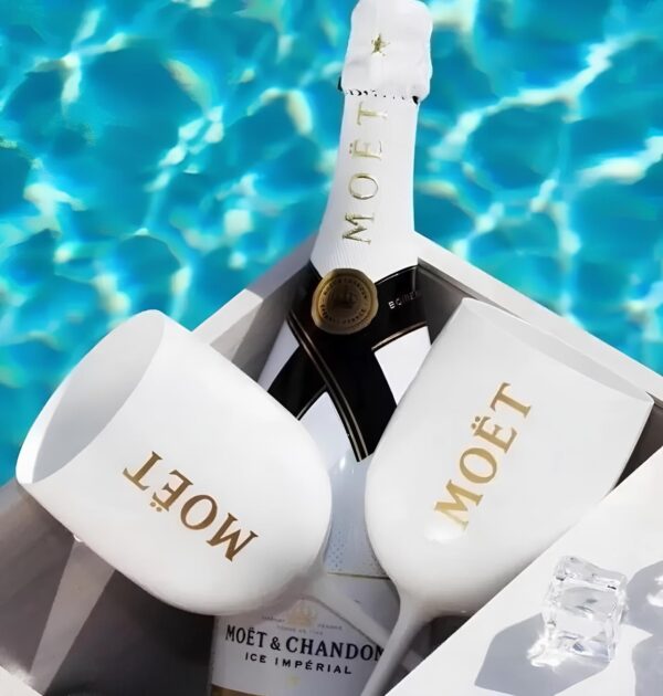 Kieliszek Moët & Chandon Ibiza 1 szt. Biały elegancki plastikowy kieliszek do szampana z logo, idealny na imprezy i plener - obrazek 5