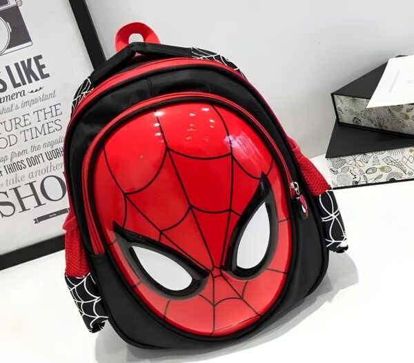 Plecak do przedszkola Spiderman 29 cm lekki i wygodny plecak z motywem superbohatera - obrazek 3