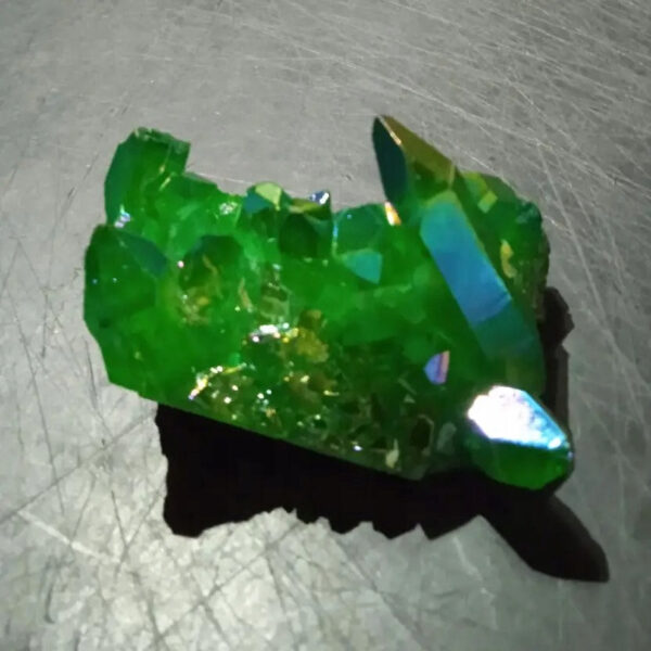 Zielony kwarc kamienny 70g Naturalny kamień kwarcowy zieloną powłoką Mineralny Prazem Kształt może różnić - obrazek 2