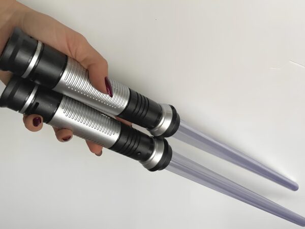 Zestaw LED mieczy Jedi STAR WARS 66cm 2 szt podświetlane miecze świetlne do zabawy i cosplayu fanów Gwiezdnych Wojen - obrazek 6