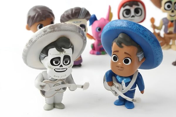 Zestaw figurek z bajki o Tajemnicy Coco 8 szt dekoracyjne figurki z filmu Coco idealne dla fanów animacji i kolekcjonerów - obrazek 5