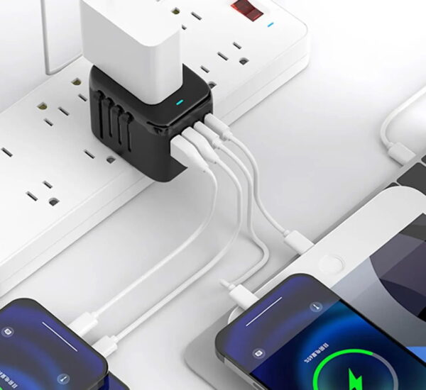 Uniwersalny adapter podróżny USB-A x2/USB-C x2 do ładowania czarny - obrazek 4